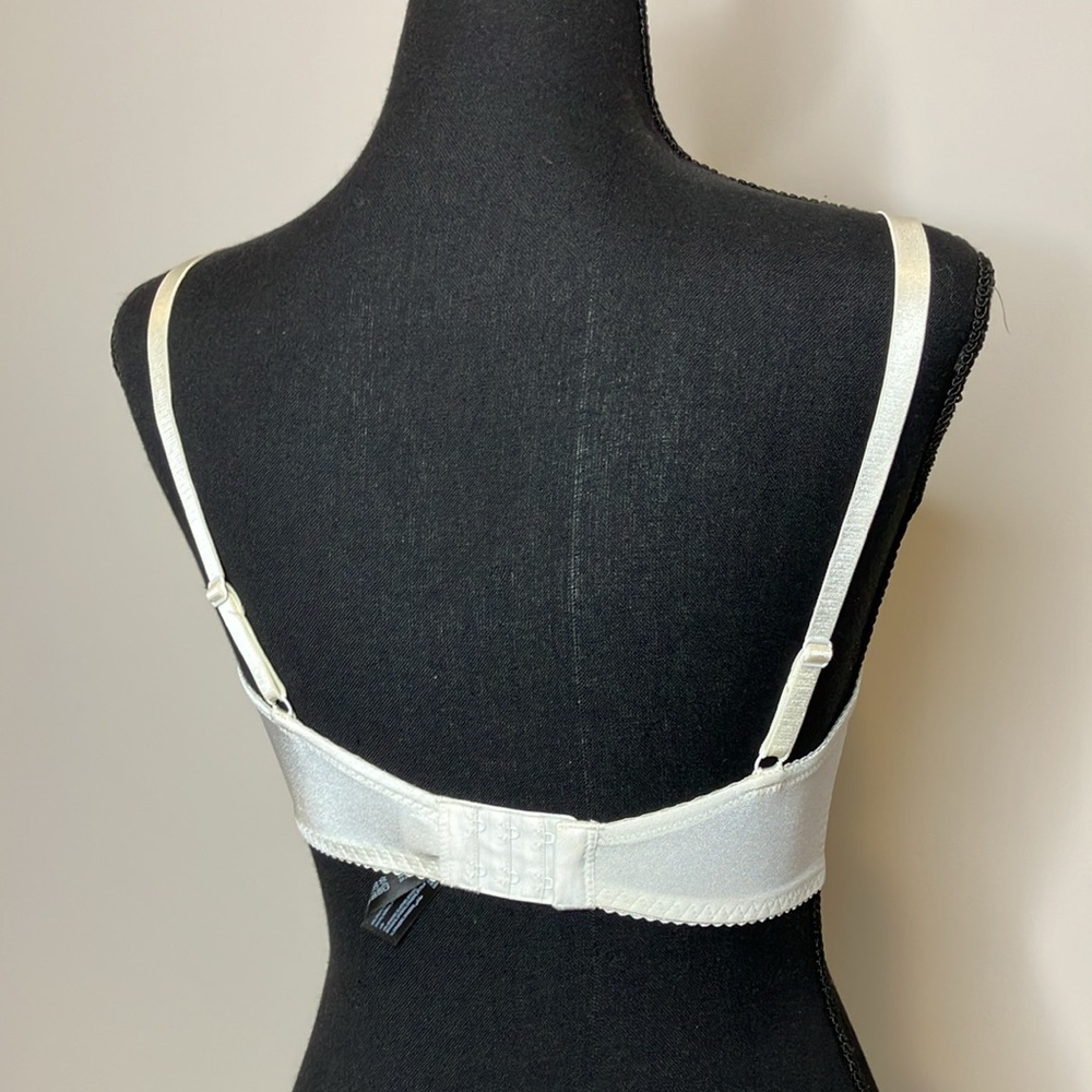 Bebe Bedazzled Cream Lace Bralette NWOT - Picture 3 of 5